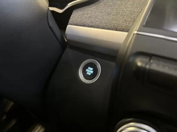 Renault Zoe 2020 - 13990 EUR, 145000 km - AUTO.MOTO.pt - 145000km - foto 47 de 52