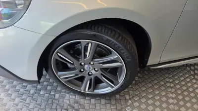Volvo V40 Cross Country 2013 - 9900 EUR, 239930 km - AUTO.MOTO.pt - 239930km - foto 32 de 55