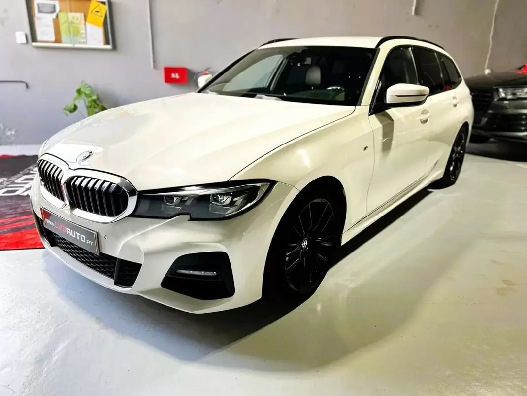 BMW 330 2019 - 30000 EUR, 206305 km - AUTO.MOTO.pt - 206305km - foto 1 de 43