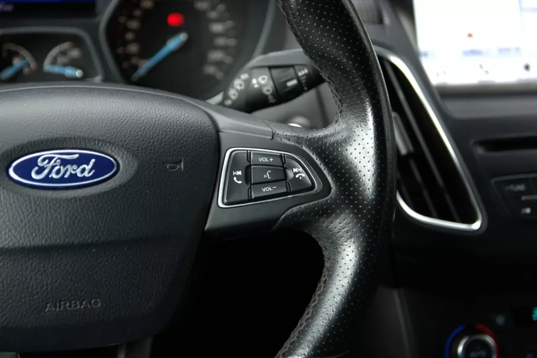 Ford Focus 2018 - 14990 EUR, 104000 km - AUTO.MOTO.pt - 104000km - foto 23 de 29