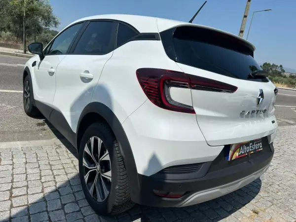 Renault Captur 2022 - 19900 EUR, 132877 km - AUTO.MOTO.pt - 132877km - foto 4 de 29