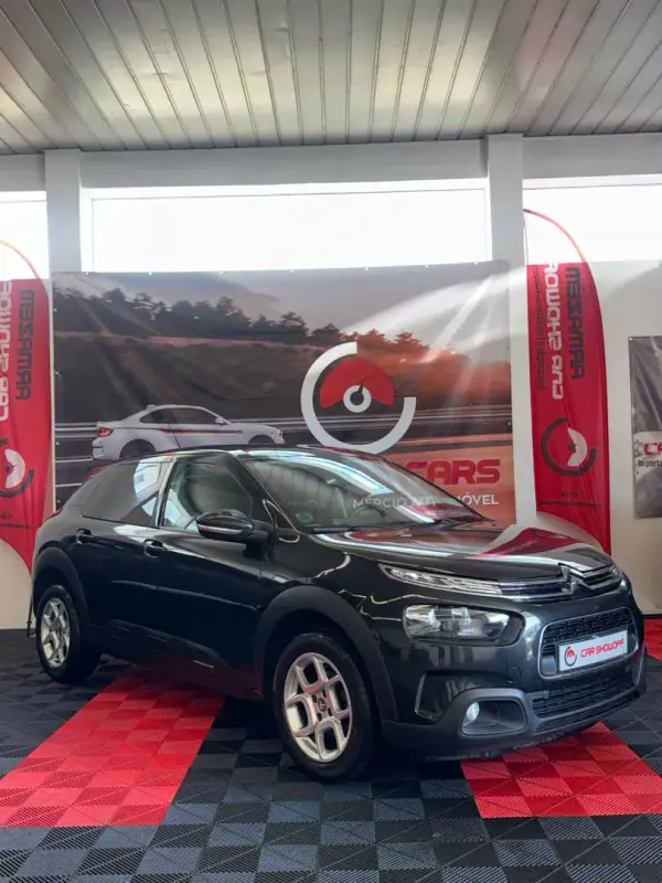 Citroën C4 Cactus PureTech 130 Stop&Start SHINE 2019 Gasolina — 131 000 km Citroën C4 Cactus PureTech 130 Stop&Start SHINE 2019 Gasolina