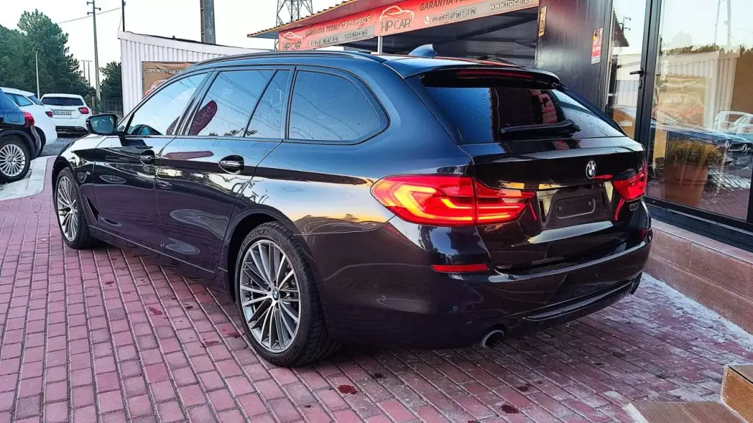 BMW 520 2018 - 29990 EUR, 130000 km - AUTO.MOTO.pt - 130000km - foto 11 de 43