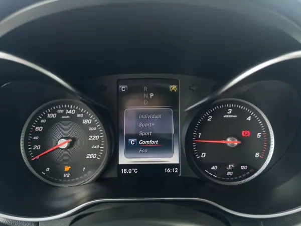 Mercedes-Benz GLC 220 2016 - 37990 EUR, 180000 km - AUTO.MOTO.pt - 180000km - foto 39 de 45