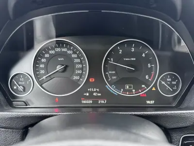 BMW 318 2016 - 14900 EUR, 160000 km - AUTO.MOTO.pt - 160000km - foto 35 de 59
