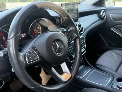 Mercedes-Benz GLA 180 2017 - 20999 EUR, 80000 km - AUTO.MOTO.pt - 80000km - foto 17 de 22