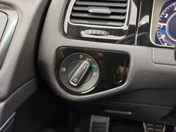 Volkswagen Golf 2019 - 33000 EUR, 173865 km - AUTO.MOTO.pt - 173865km - foto 24 de 30