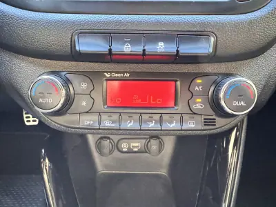 Kia Ceed SW 2016 - 10900 EUR, 193625 km - 193625km - foto 18 de 25