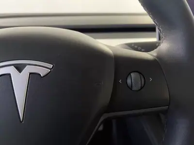 Tesla Model 3 2023 - 29750 EUR, 68000 km - AUTO.MOTO.pt - 68000km - foto 39 de 44