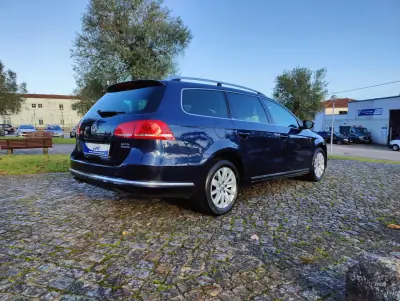 Volkswagen Passat Variant 2011 - 10750 EUR, 213000 km - AUTO.MOTO.pt - 213000km - foto 6 de 7