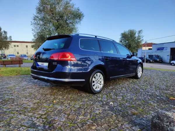 Volkswagen Passat Variant 2011 - 10750 EUR, 213000 km - AUTO.MOTO.pt - 213000km - foto 6 de 7