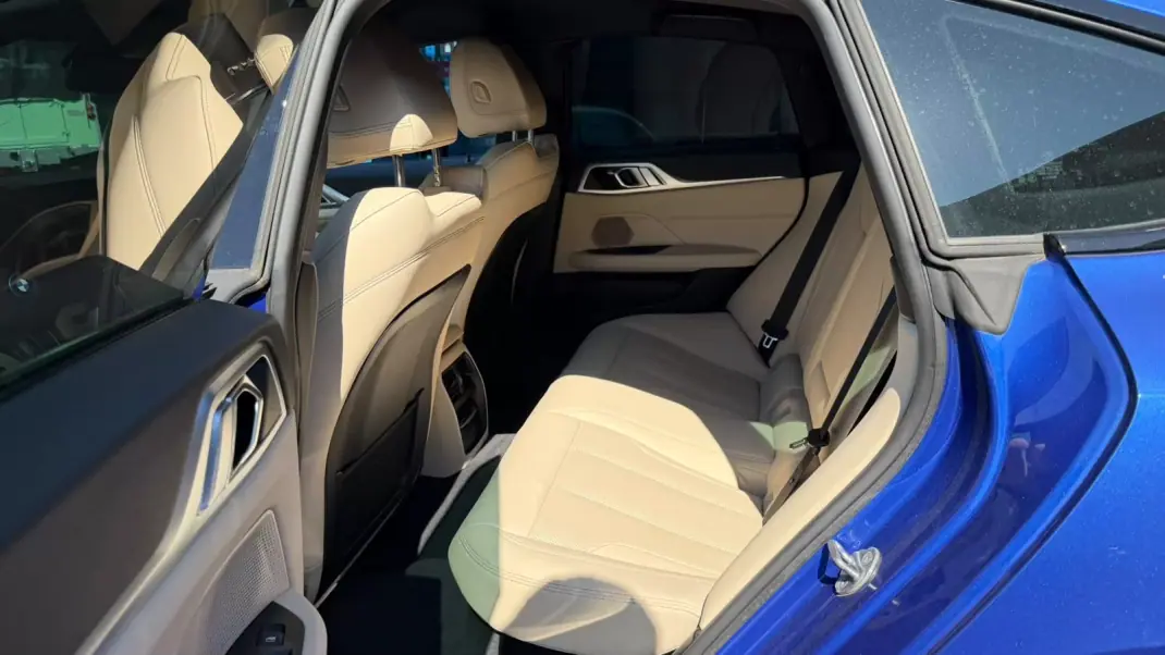 BMW i4 2023 - 49500 EUR, 60000 km - 60000km - foto 13 de 15