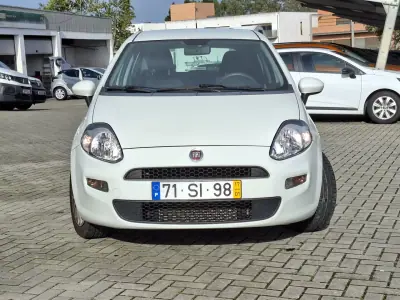 Fiat Punto 2017 - 8750 EUR, 114752 km - AUTO.MOTO.pt - 114752km - foto 3 de 26