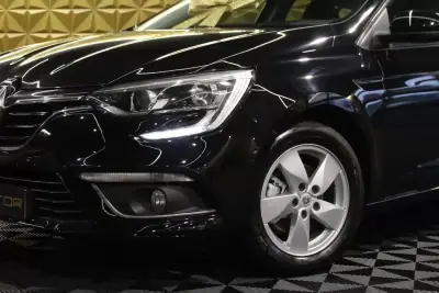 Renault Mégane Sport Tourer 2017 - 9900 EUR, 190000 km - AUTO.MOTO.pt - 190000km - foto 12 de 25
