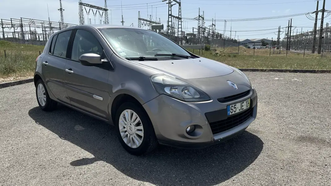 Renault Clio 2010 - 3650 EUR, 202000 km - AUTO.MOTO.pt - 202000km - foto 3 de 15