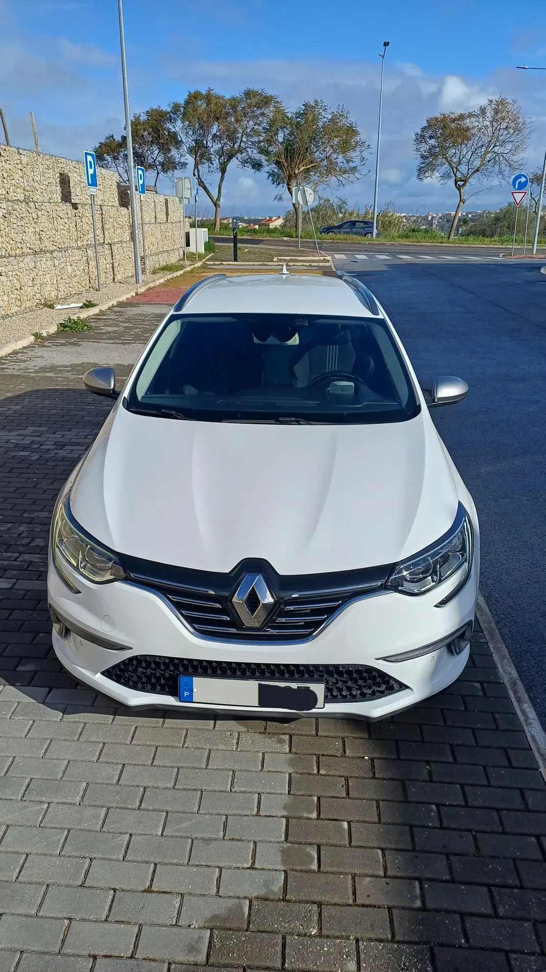 Renault Mégane 2018 - 12000 EUR, 124500 km - AUTO.MOTO.pt - 124500km - foto 6 de 17