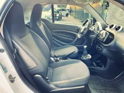 Smart Fortwo Cabrio 2015 - 9250 EUR, 176000 km - AUTO.MOTO.pt - 176000km - foto 8 de 12