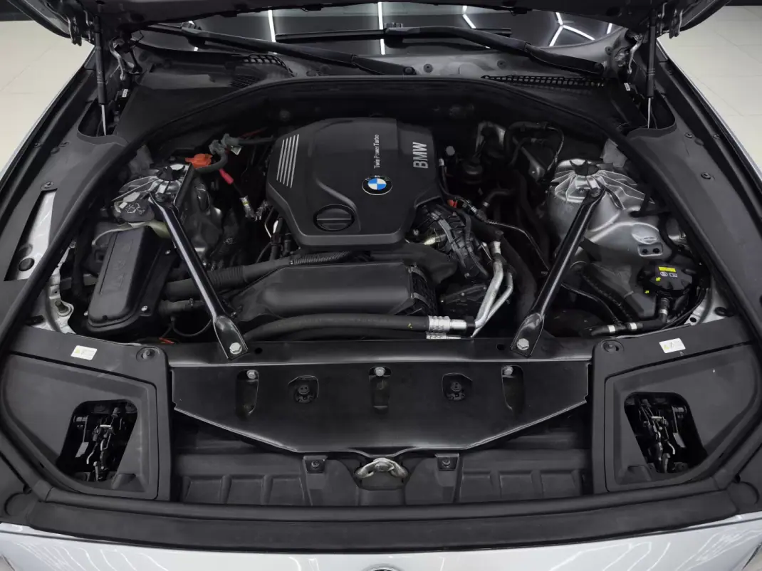 BMW 520 2015 - 19950 EUR, 244033 km - AUTO.MOTO.pt - 244033km - foto 14 de 46