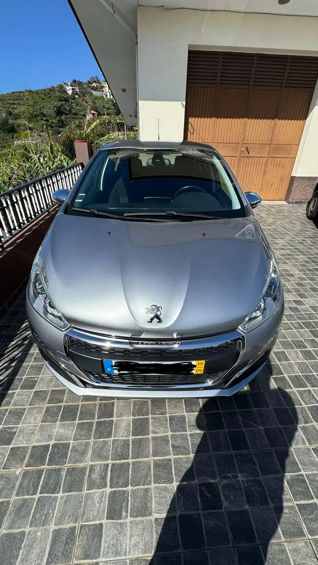 Peugeot 208 2019 - 8900 EUR, 93300 km - AUTO.MOTO.pt - 93300km - foto 1 de 10