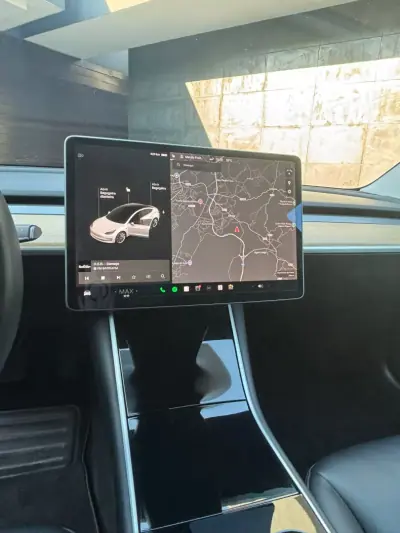 Tesla Model 3 2019 - 22900 EUR, 117000 km - AUTO.MOTO.pt - 117000km - foto 12 de 27