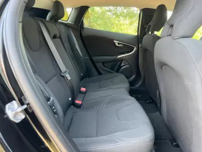 Volvo V40 2017 - 15900 EUR, 120000 km - AUTO.MOTO.pt - 120000km - foto 28 de 39