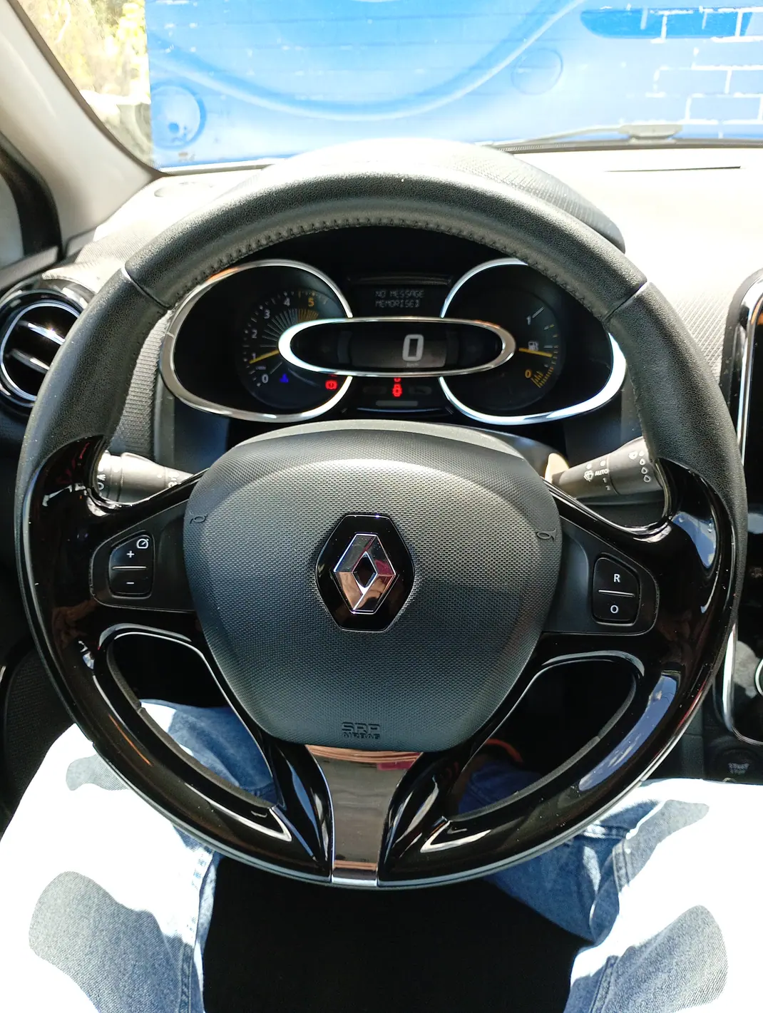 Renault Clio 2013 - 8600 EUR, 171000 km - AUTO.MOTO.pt - 171000km - foto 18 de 19