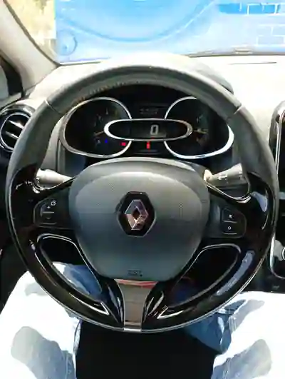 Renault Clio 2013 - 8600 EUR, 171000 km - AUTO.MOTO.pt - 171000km - foto 18 de 19