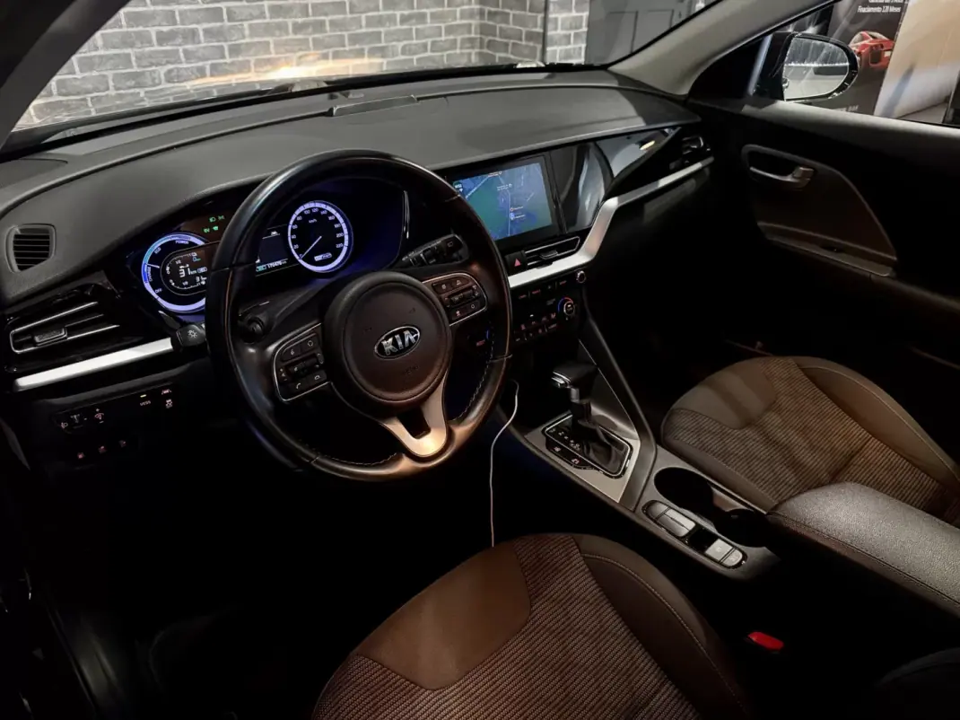 Kia Niro 2020 - 17490 EUR, 168000 km - AUTO.MOTO.pt - 168000km - foto 12 de 21