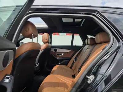 Mercedes-Benz C 300 2019 - 28490 EUR, 230000 km - AUTO.MOTO.pt - 230000km - foto 10 de 17