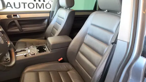 Volkswagen Touareg 2006 - 13900 EUR, 262462 km - AUTO.MOTO.pt - 262462km - foto 42 de 60