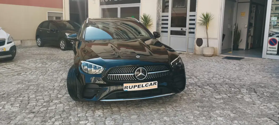 Mercedes-Benz E 300 2022 - 34950 EUR, 125970 km - AUTO.MOTO.pt - 125970km - foto 2 de 36