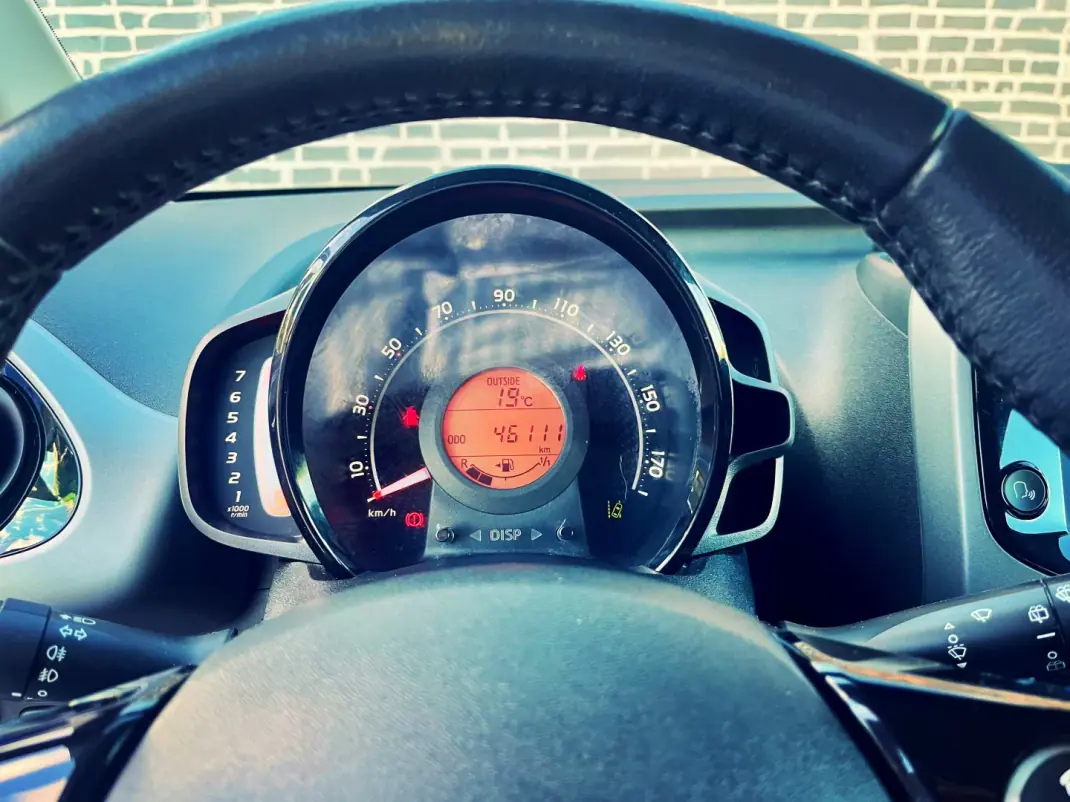 Toyota Aygo 2018 - 11750 EUR, 46000 km - AUTO.MOTO.pt - 46000km - foto 6 de 15