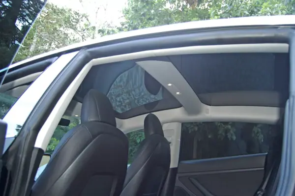 Tesla Model 3 2020 - 22750 EUR, 81000 km - AUTO.MOTO.pt - 81000km - foto 12 de 15