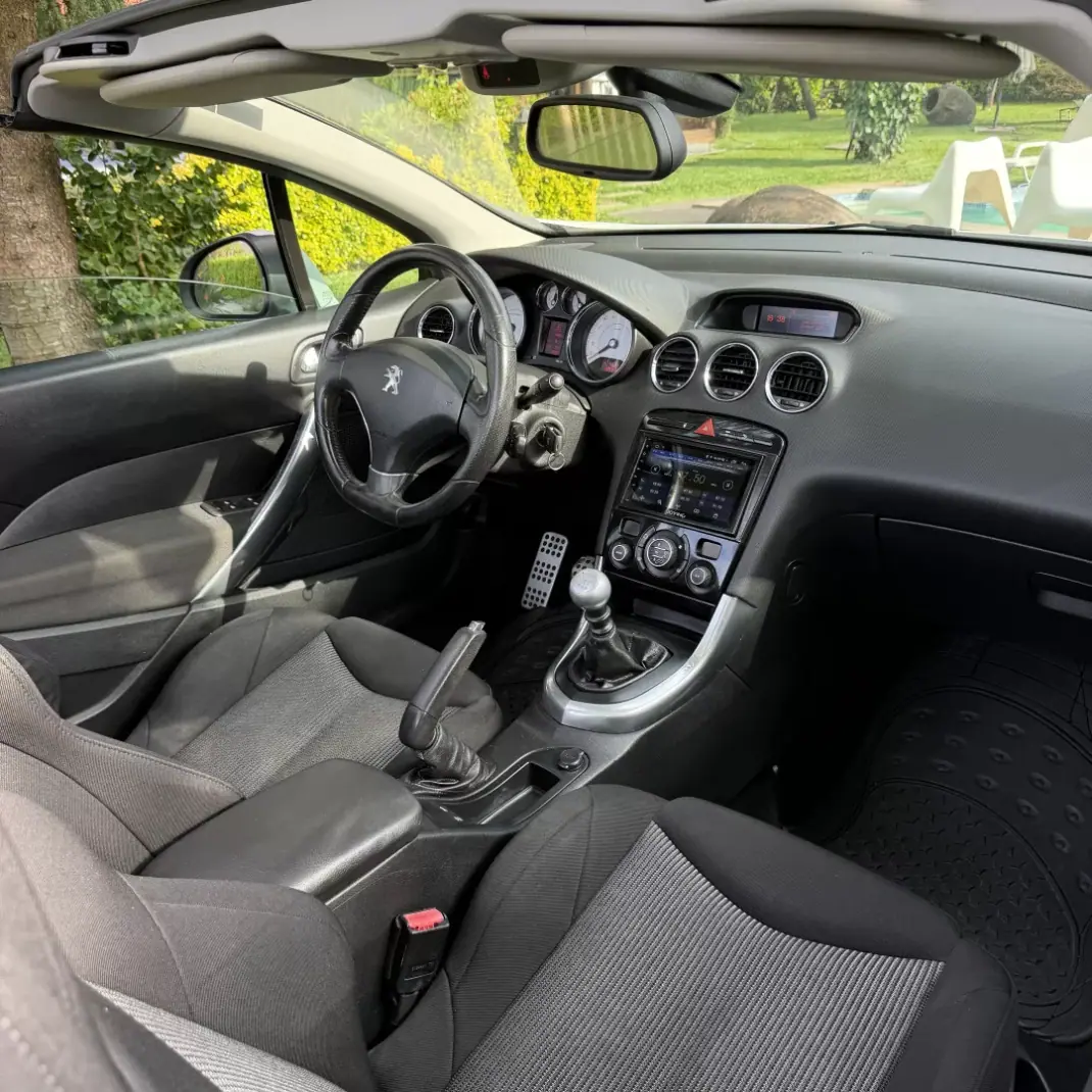 Peugeot 308 CC 2011 - 12990 EUR, 167000 km - AUTO.MOTO.pt - 167000km - foto 18 de 21