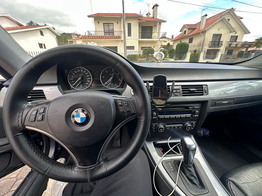BMW 320 2009 - 11000 EUR, 240 km - AUTO.MOTO.pt - 240km - foto 2 de 8