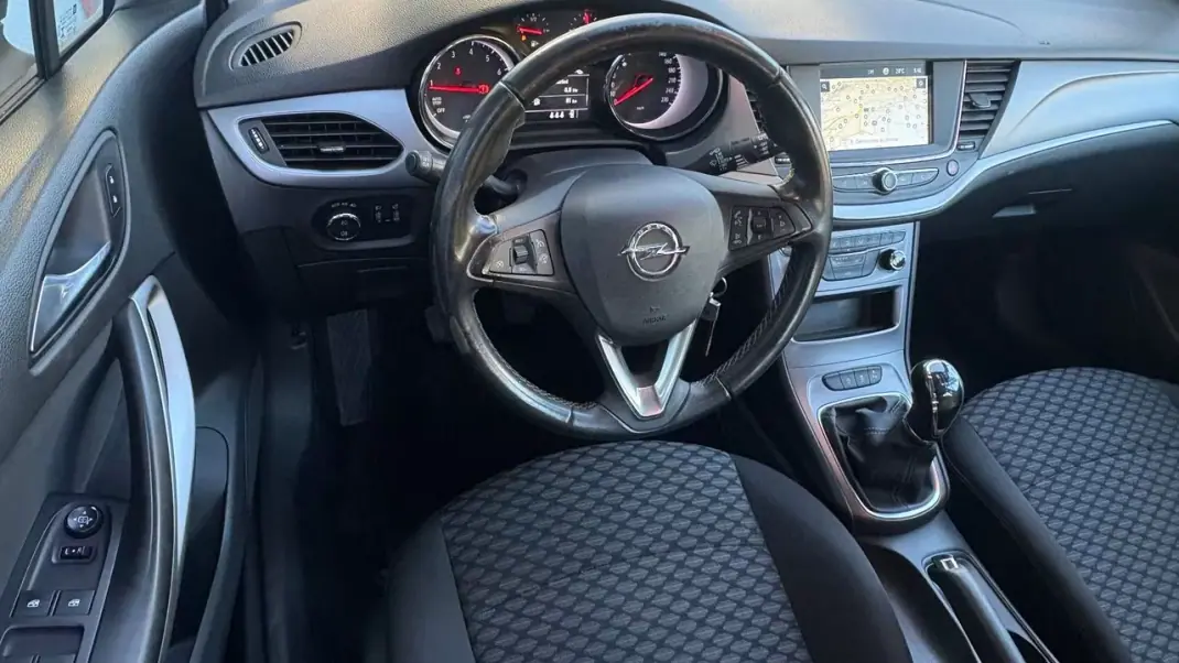 Opel Astra Sports Tourer 2019 - 9400 EUR, 159000 km - 159000km - foto 9 de 12