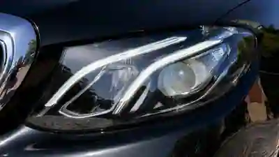 Mercedes-Benz E 300 2020 - 27950 EUR, 138000 km - AUTO.MOTO.pt - 138000km - foto 12 de 19