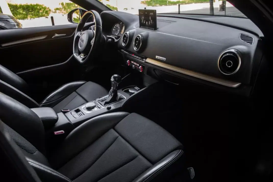 Audi A3 Sportback 2015 - 13490 EUR, 252393 km - AUTO.MOTO.pt - 252393km - foto 24 de 34