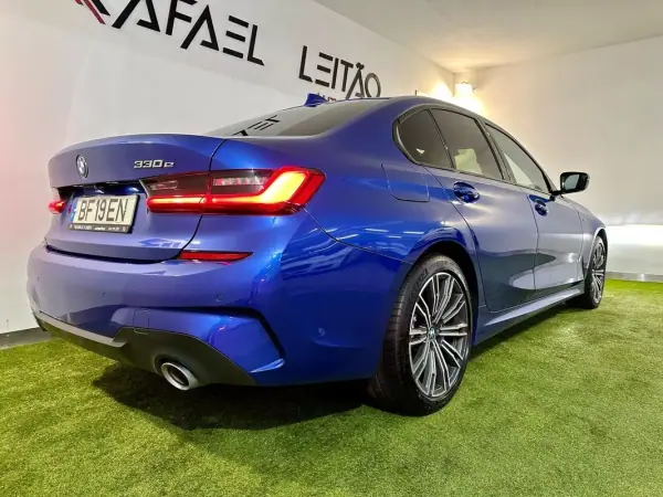 BMW 330 2019 - 29750 EUR, 99000 km - AUTO.MOTO.pt - 99000km - foto 11 de 46
