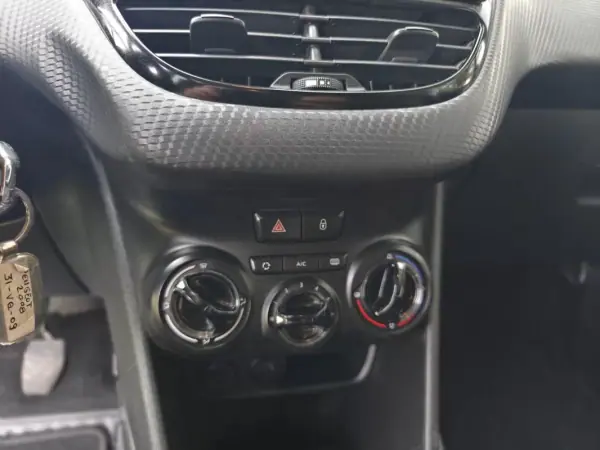 Peugeot 2008 2018 - 10399 EUR, 110600 km - AUTO.MOTO.pt - 110600km - foto 35 de 38