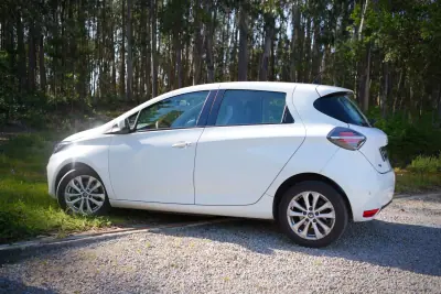 Renault Zoe 2020 - 12990 EUR, 103000 km - AUTO.MOTO.pt - 103000km - foto 12 de 24