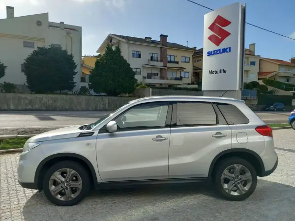 Suzuki Vitara 2016 - 16900 EUR, 135000 km - AUTO.MOTO.pt - 135000km - foto 3 de 15