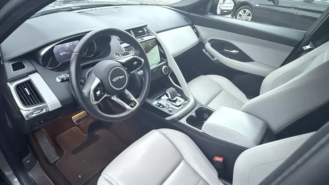 Jaguar E-Pace 2023 - 45500 EUR, 40380 km - AUTO.MOTO.pt - 40380km - foto 5 de 38