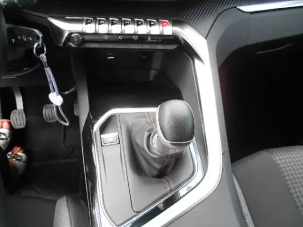 Peugeot 3008 2018 - 17500 EUR, 160386 km - AUTO.MOTO.pt - 160386km - foto 12 de 12