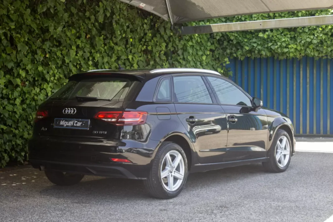 Audi A3 Sportback 2019 - 17800 EUR, 118000 km - AUTO.MOTO.pt - 118000km - foto 8 de 16