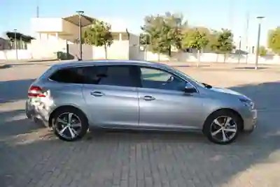 Peugeot 308 SW 2015 — foto 6 de 12