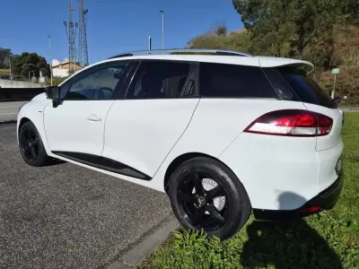 Renault Clio Sport Tourer 2018 - 11250 EUR, 87756 km - AUTO.MOTO.pt - 87756km - foto 2 de 30