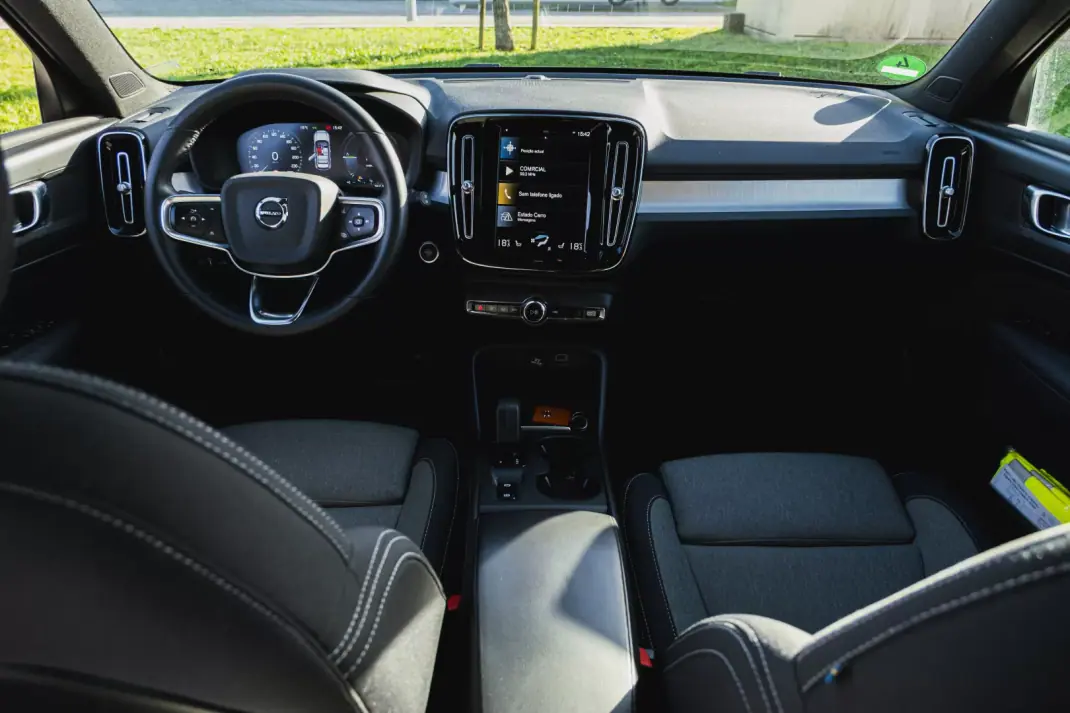 Volvo XC 40 2022 - 28900 EUR, 138050 km - AUTO.MOTO.pt - 138050km - foto 7 de 25