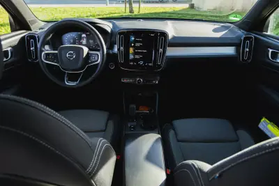 Volvo XC 40 2022 - 28900 EUR, 138050 km - AUTO.MOTO.pt - 138050km - foto 7 de 25