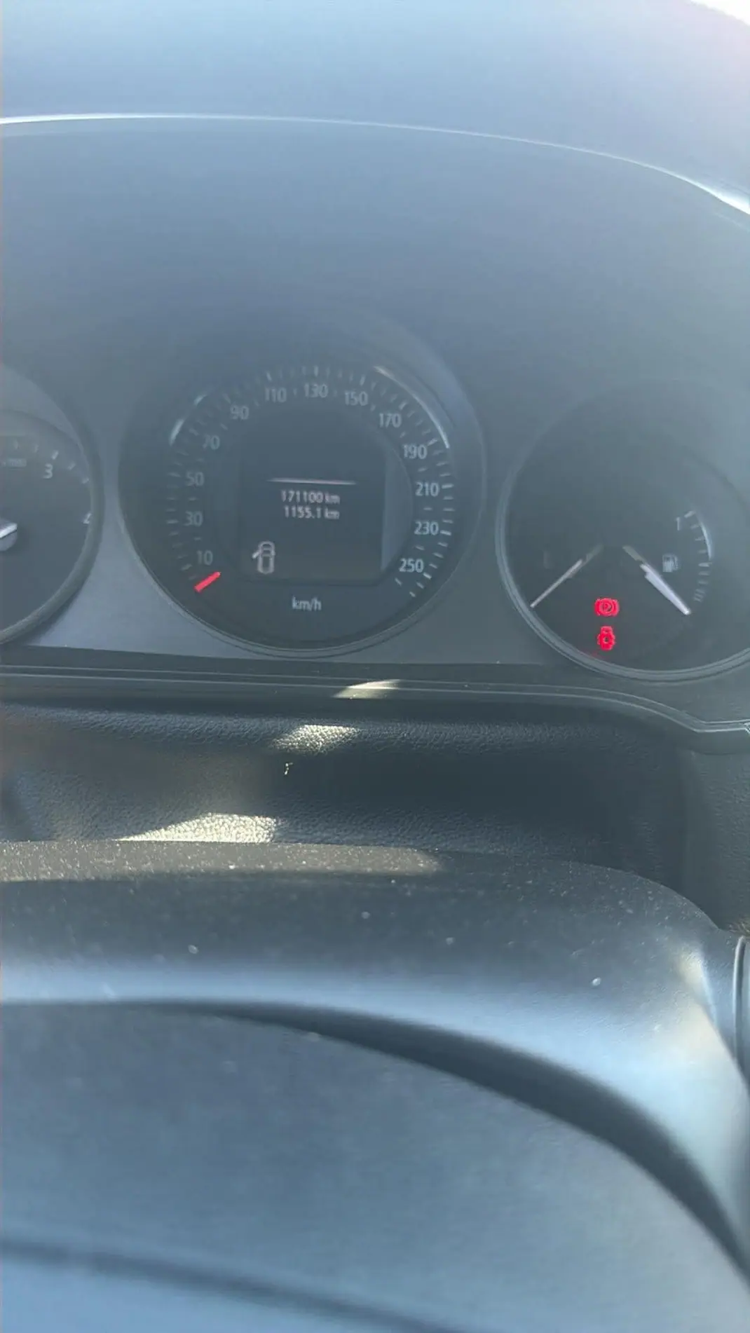 Renault Mégane 2020 - 11500 EUR, 172000 km - AUTO.MOTO.pt - 172000km - foto 6 de 8